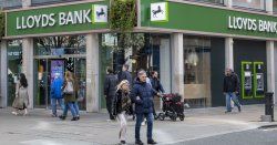 Lloyds customers sent warning text with 20-day notice over £5 charge