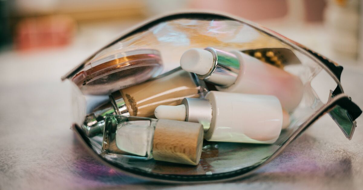 Pilot&#039;s wife shares clever method for storing more liquids in your hand luggage