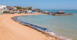 &#039;Perfect&#039; UK beach with soft sand and warm water is &#039;heaven on earth&#039;
