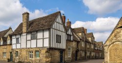 I visited a UK village that&#039;s also a famous film location—it&#039;s like stepping back in time