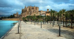 Panic in Spain as major city &#039;abandoned&#039; by tourists