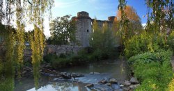 The &#039;prettiest village in England&#039; with a medieval castle and cosy pub