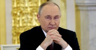 Reports: Putin Spending Nights in Kremlin as Moscow Sees Mobile Internet Restrictions